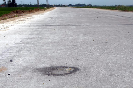 Sửng sốt con đường “tráng xi măng trên cát” ở Bắc Ninh - Ảnh 3.