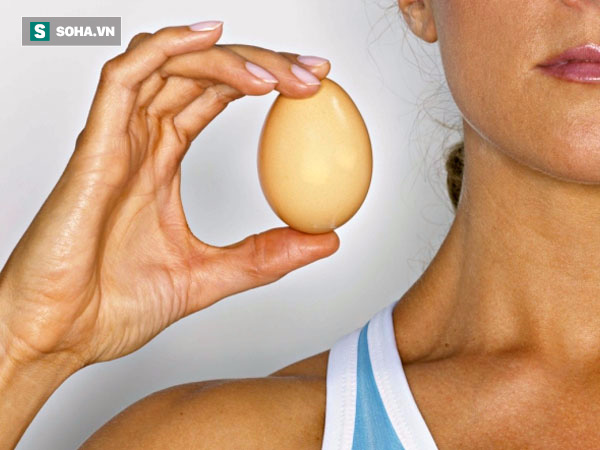 4 mẹo nhỏ giúp bạn phân biệt trứng thật hay giả trong chớp mắt - Ảnh 2.
