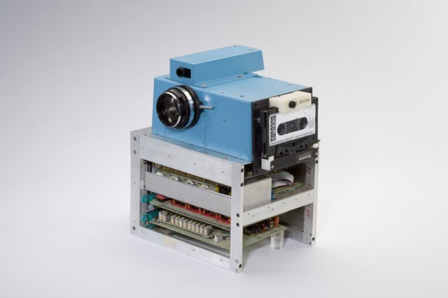 Chuyện về chiếc máy ảnh số đầu tiên trên thế giới và cái chết vì quá cầu toàn của KODAK - Ảnh 3.