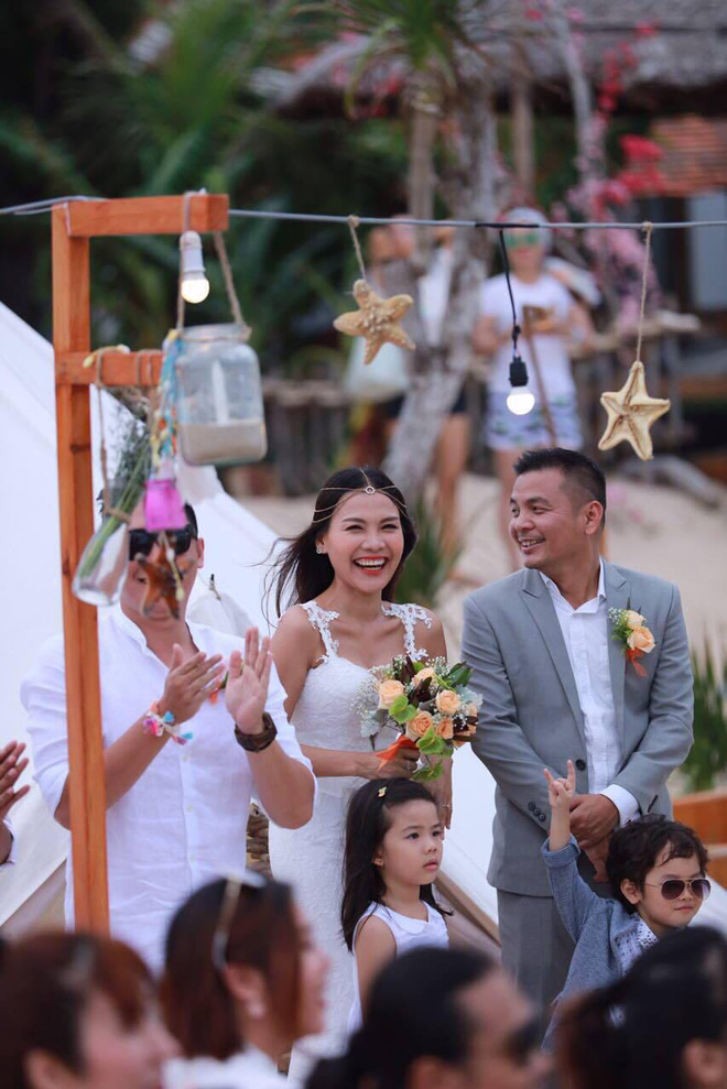 Đám cưới hạnh phúc bên bãi biển của nữ MC tuyển chồng với chú rể tìm được sau 1 tháng - Ảnh 3.