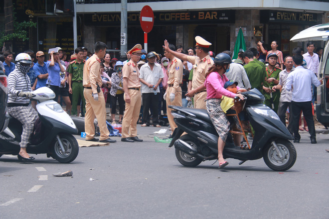 Tai nạn liên hoàn giữa trung tâm Đà Nẵng, 3 người thương vong - Ảnh 2.