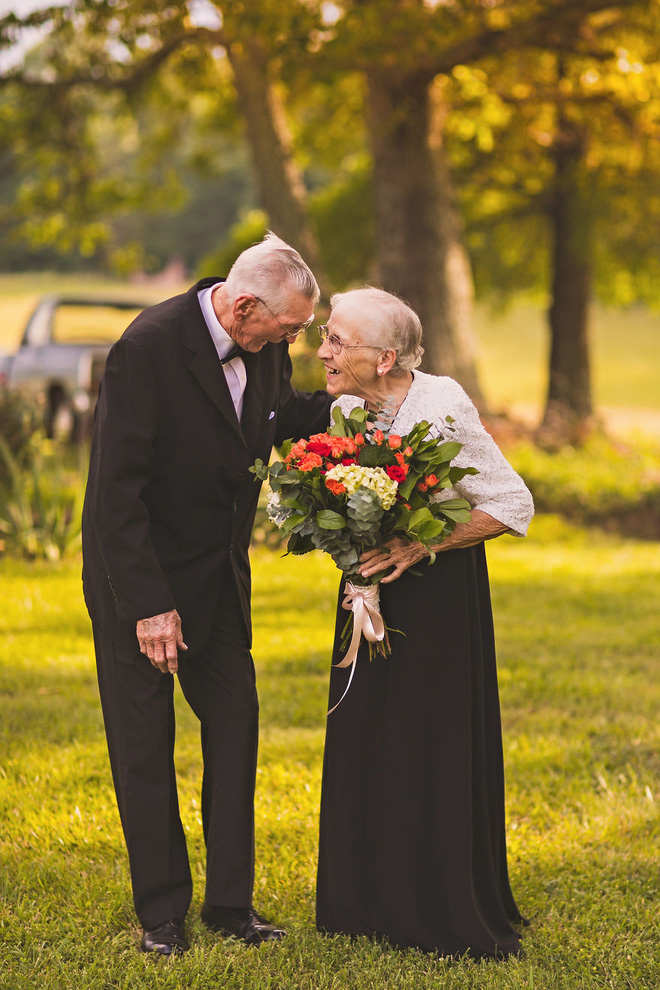 Mối tình già son sắt của cặp vợ chồng trong bộ ảnh kỉ niệm 65 năm ngày cười khiến ai cũng thầm ao ước - Ảnh 3.