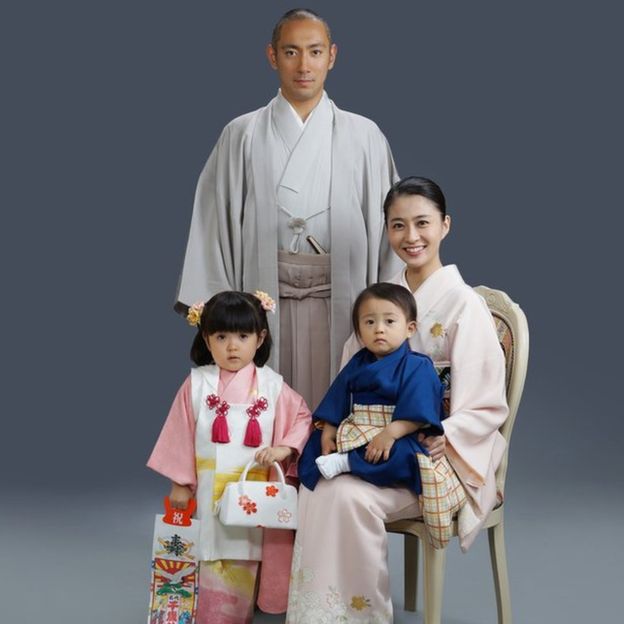 Gánh chịu nỗi đau mất vợ, tài tử Nhật Ichikawa Ebizo sống cảnh vất vả gà trống nuôi con - Ảnh 3.