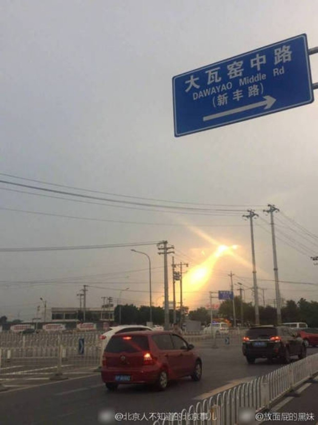 Trung Quốc: Luồng sáng kỳ lạ như thần tiên giáng trần khiến người dân Bắc Kinh xôn xao - Ảnh 3.