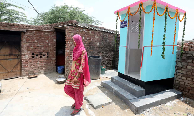 Ấn Độ: Nhiều cô gái không dám nhận lời yêu hay cầu hôn vì sợ nhà bạn trai không có toilet - Ảnh 3.