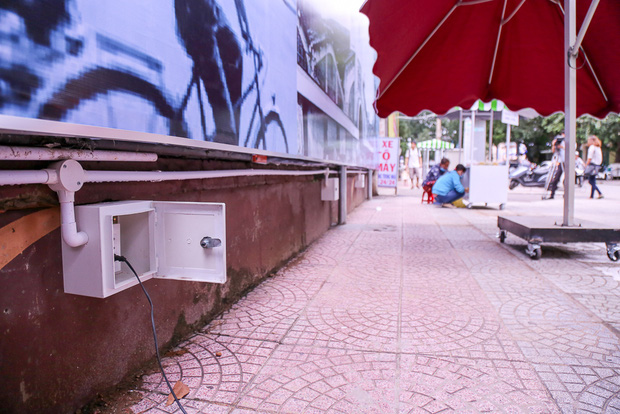 Người dân bắt đầu bán thử nghiệm tại phố hàng rong có sử dụng vỉa hè đầu tiên ở Sài Gòn - Ảnh 3.