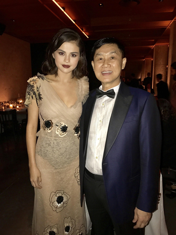 Bố mẹ chồng Tăng Thanh Hà dự tiệc thời trang chuẩn siêu sao cùng Selena Gomez - Ảnh 3.