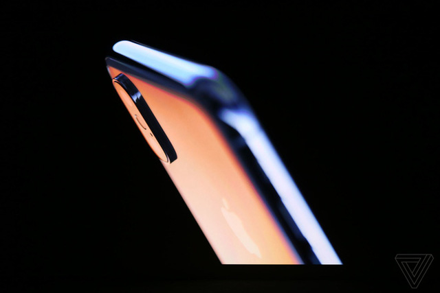  Đây là iPhone X: Giá từ 1000 USD, thiết kế toàn màn hình, loại bỏ nút Home và Touch ID, nhận diện khuôn mặt Face ID, màn hình Super Retina Display  - Ảnh 3.