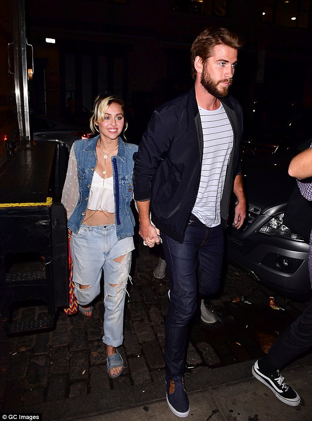 Miley Cyrus tiết lộ lý do chưa kết hôn với Liam Hemsworth dù đã đính ước - Ảnh 3.