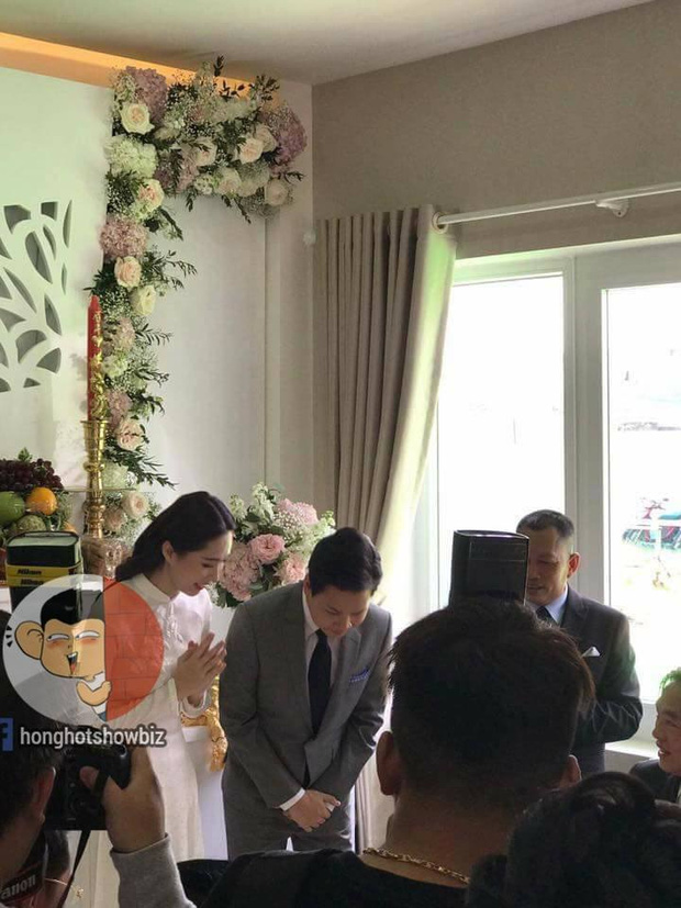 Hoa hậu Đặng Thu Thảo rạng rỡ bên doanh nhân Trung Tín trong đám hỏi bí mật tổ chức tại nhà riêng - Ảnh 3.
