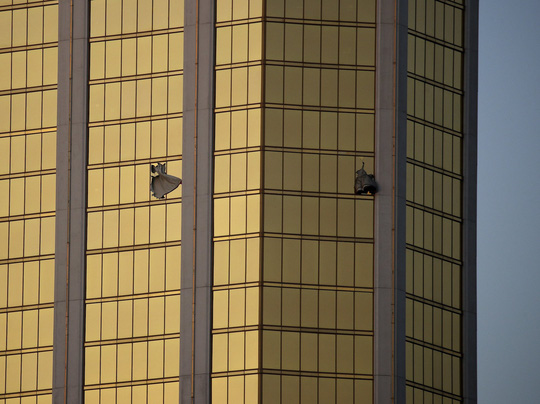 Vụ thảm sát Las Vegas: Tội ác nhen nhóm sau tấm biển không làm phiền - Ảnh 3.