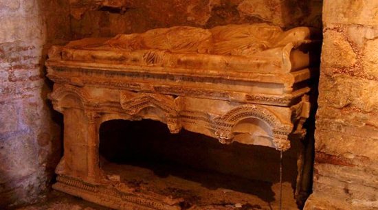Tìm thấy mộ của ông già Noel ở nhà thờ Thổ Nhĩ Kỳ - Ảnh 2.