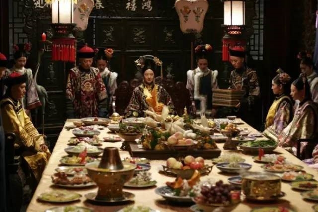 Sự thật gây sốc về những bữa yến tiệc thịnh soạn trong phim Trung Quốc - Ảnh 2.