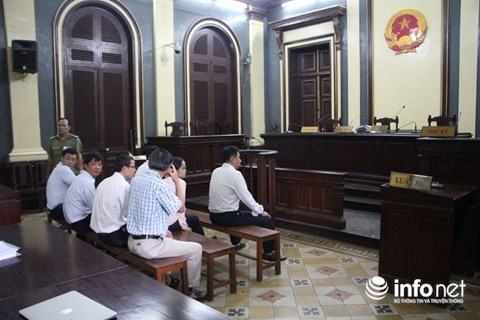 Bắt đầu xử phúc thẩm VN Pharma: Nguyễn Minh Hùng quay xuống tìm người thân - Ảnh 2.