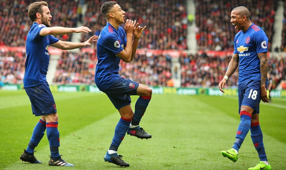 Jesse Lingard ghi bàn xong lại chọc giận fan Man Utd bằng trò hề - Ảnh 2.