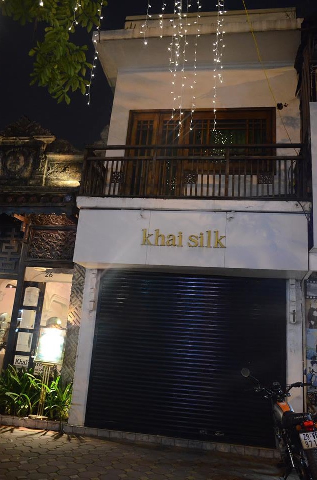 Tất cả cửa hàng Khaisilk ở Hà Nội và Sài Gòn đều tạm đóng cửa sau ồn ào từ vụ khăn lụa made in China - Ảnh 3.