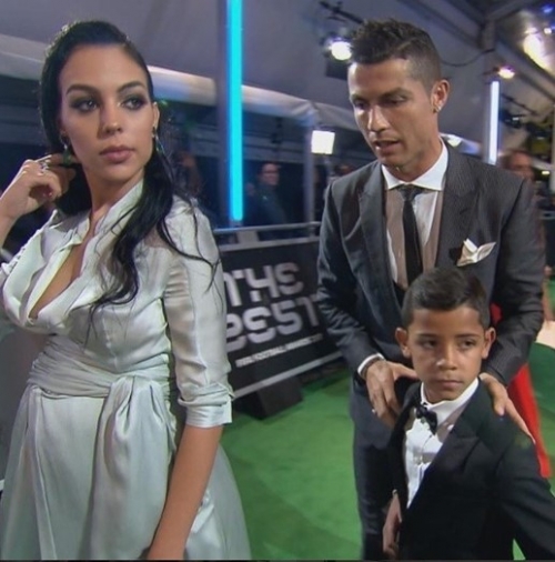 ‘Tình 1 đêm’ tiết lộ lý do Ronaldo chịu cưới Georgina - Ảnh 3.