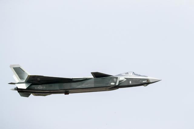 “Đại chiến” J-20 và Su-35: Phi cơ nào chiến thắng sẽ quyết định tương lai mua sắm của TQ? - Ảnh 2.