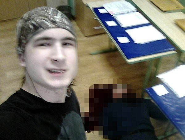 Vụ án chấn động nước Nga: Nam sinh sát hại thầy giáo rồi chụp ảnh bên cạnh thi thể vì bị đe dọa đuổi học - Ảnh 3.