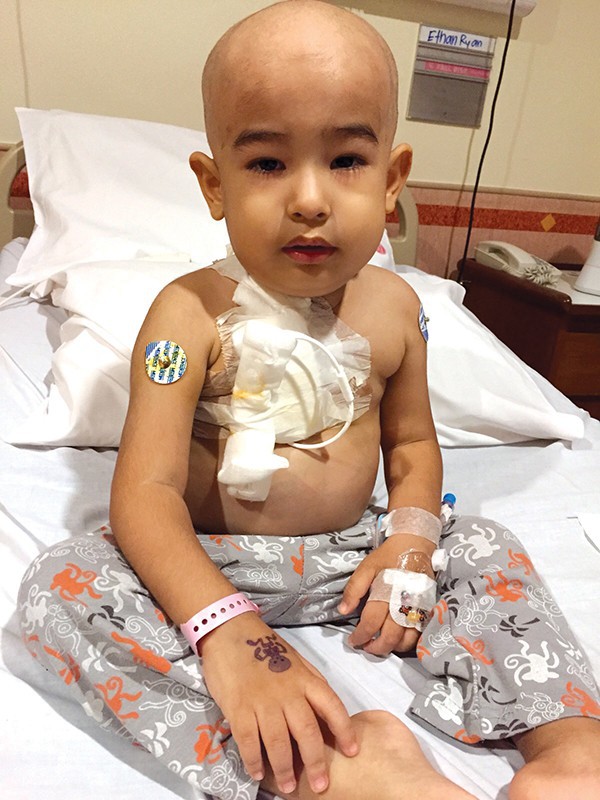 Phát hiện con trai mắc bệnh ung thư máu chỉ từ những triệu chứng ho, sốt thông thường - Ảnh 3.
