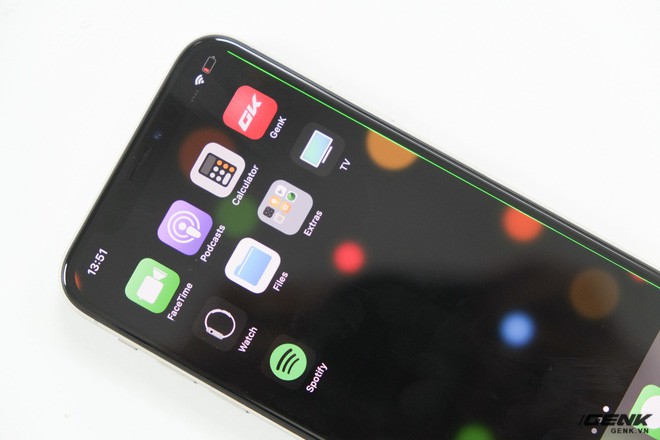 Cận cảnh iPhone X vừa dùng được 2 ngày đã sọc màn hình - Ảnh 3.