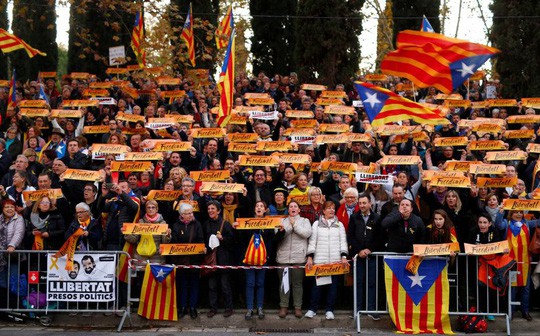 Thủ tướng Tây Ban Nha đến Catalonia sau khủng hoảng - Ảnh 2.