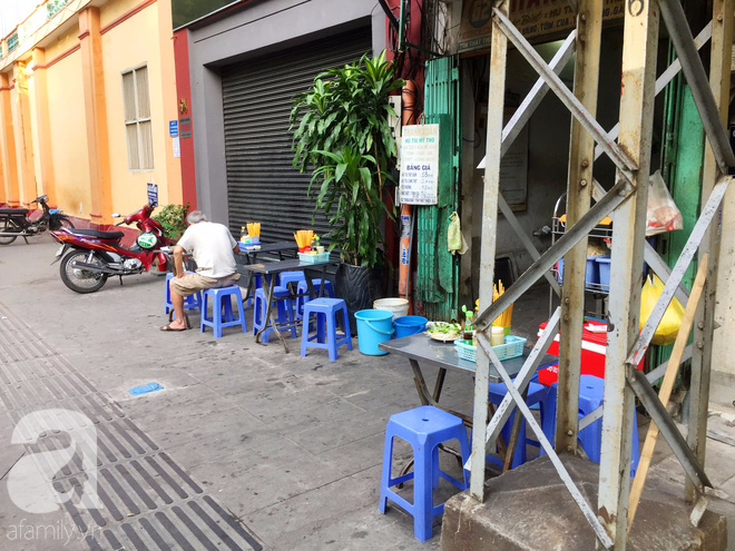 Tiệm hủ tiếu 70 tuổi mà vẫn Thanh Xuân, thôi miên người Sài Gòn bằng hương vị bí truyền - Ảnh 3.