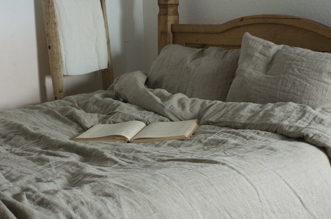 11 mẫu chăn ga gối bằng vải linen mềm mại và ấm áp nên có trong phòng ngủ vào mùa thu đông - Ảnh 3.