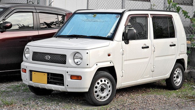 Những mẫu xe Nhật có tên gọi kì cục nhất - Ảnh 3.