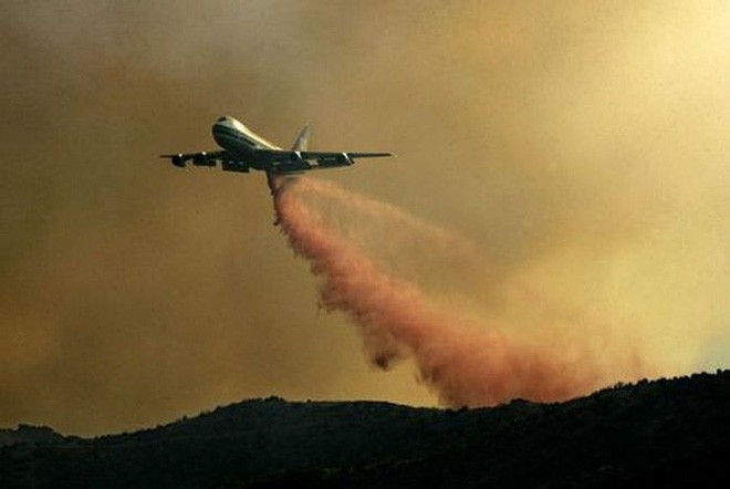 Xem siêu máy bay chữa cháy Global Super Tanker mang trong mình hơn 75 ngàn mét khối chất dập lửa - Ảnh 3.