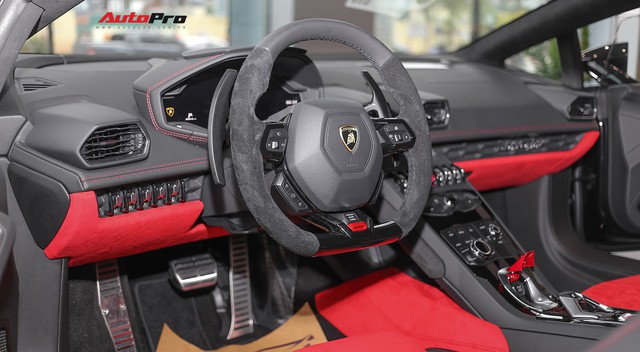 Lamborghini Huracan màu đen đầu tiên Việt Nam đã có chủ nhân - Ảnh 2.