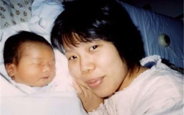 Biết mình sẽ chết vì ung thư, mẹ trẻ Nhật ngày ngày dạy con gái 4 tuổi làm một việc khiến cả đất nước ngưỡng mộ - Ảnh 3.