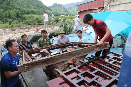 Yên Bái: Phá đá xuyên đêm tìm người bị lũ cuốn - Ảnh 21.