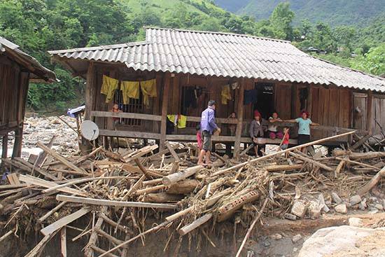 Yên Bái: Phá đá xuyên đêm tìm người bị lũ cuốn - Ảnh 23.