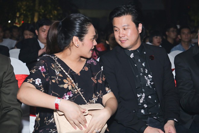 Những người vợ vừa giàu vừa giỏi đứng sau ánh hào quang của các nam nghệ sĩ Việt - Ảnh 23.