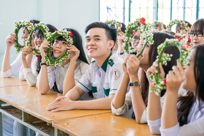 Bộ ảnh kỷ yếu đơn giản mà cực đáng yêu của lớp học với 27 cô gái và... 1 chàng trai - Ảnh 24.