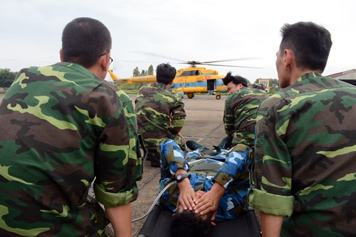Thực hành cấp cứu đường không tại sân bay Biên Hòa - Ảnh 5.