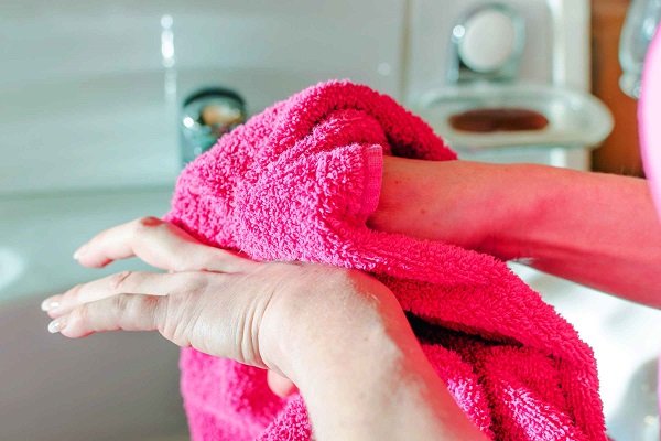 9 sai lầm bạn thường mắc phải khi tắm trong mùa đông - Ảnh 4.