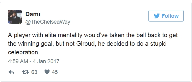 Ăn mừng kiểu bọ cạp, Giroud bị chửi là ngu ngốc - Ảnh 4.