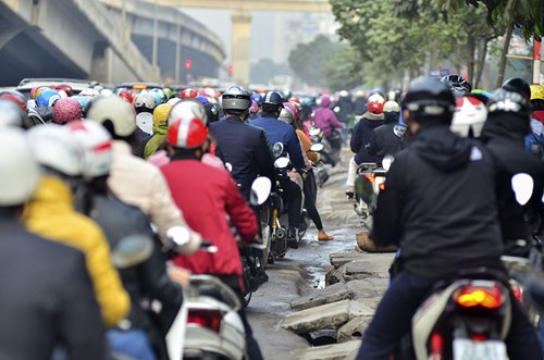 Ngày đầu đi làm sau Tết: Nơi ùn tắc, nơi thông thoáng - Ảnh 4.