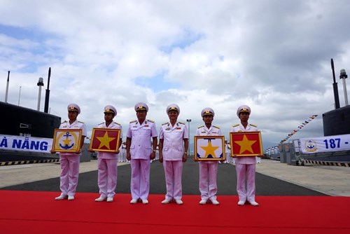 Thủ tướng dự lễ thượng cờ 2 tàu ngầm Kilo - Ảnh 4.