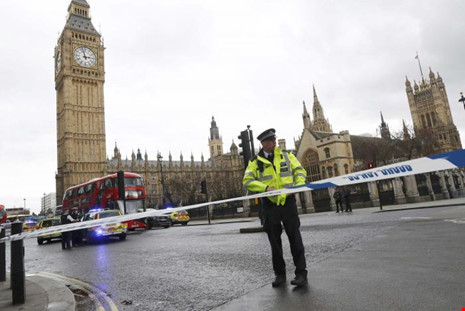 Nghi khủng bố nhắm vào tòa nhà Quốc hội Anh - Ảnh 4.