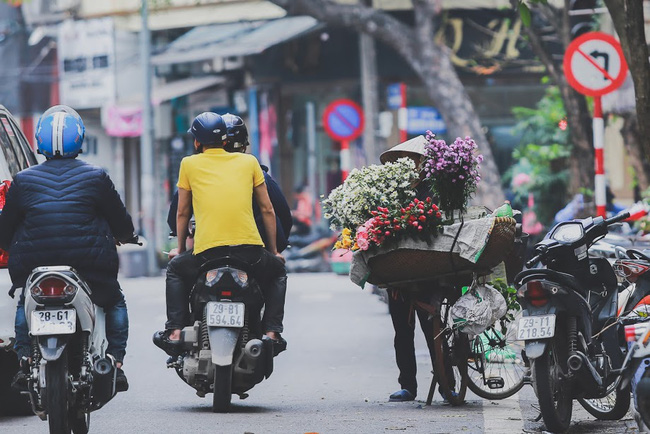 Sau những ngày mưa phùn ảm đạm, Hà Nội bỗng rực nắng dịu dàng xinh yêu đến lạ - Ảnh 4.