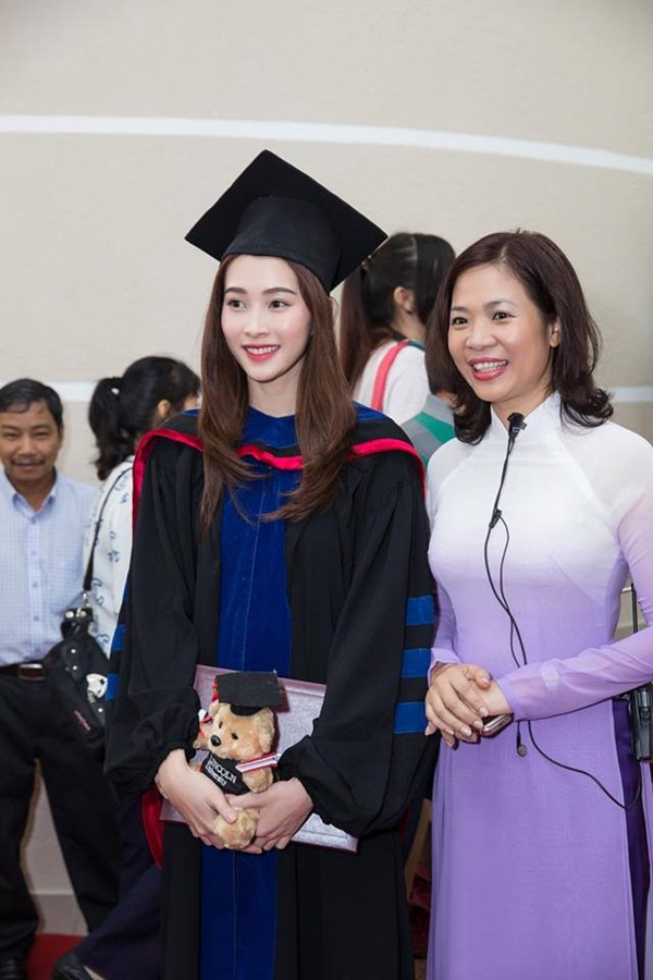 Hoa hậu Đặng Thu Thảo nghẹn ngào kể về tuổi 18 tự lập nơi thành phố phồn hoa - Ảnh 4.