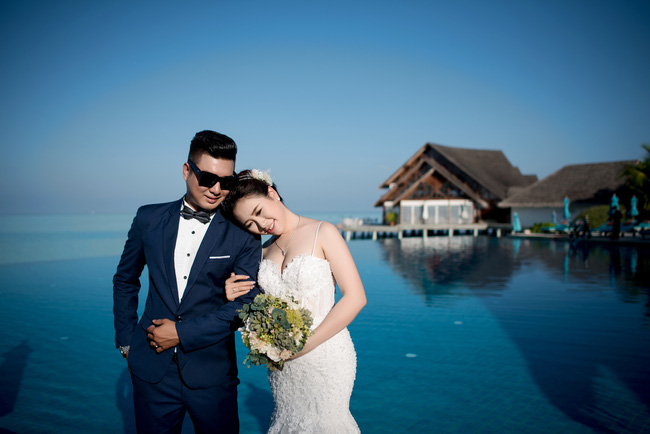 Hậu đám cưới 6 tỷ, nữ đại gia Bình Phước tiếp tục gây sốt với bộ ảnh cưới đẹp nao lòng tại Maldives và Singapore - Ảnh 4.