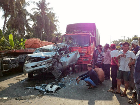 Tông xe liên hoàn, 3 người thoát chết trong gang tấc - Ảnh 3.