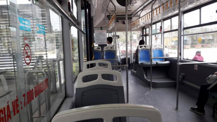 Ưu tiên vượt bậc, buýt nhanh BRT vẫn rất thưa thớt khách - Ảnh 4.