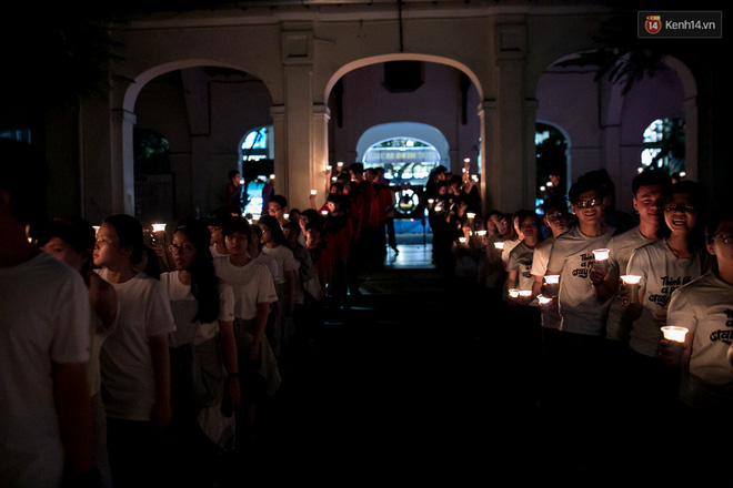Đêm ra trường ngập tràn ánh nến, thắp vạn điều ước tuổi 18 của học sinh trường chuyên Lê Hồng Phong - Ảnh 4.