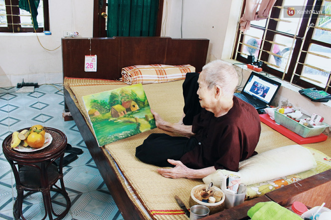 Gặp cụ bà 97 tuổi được phong sành sỏi Internet nhất Việt Nam: Tôi bị ung thư 3 năm nay, nhưng còn sức thì còn học! - Ảnh 5.