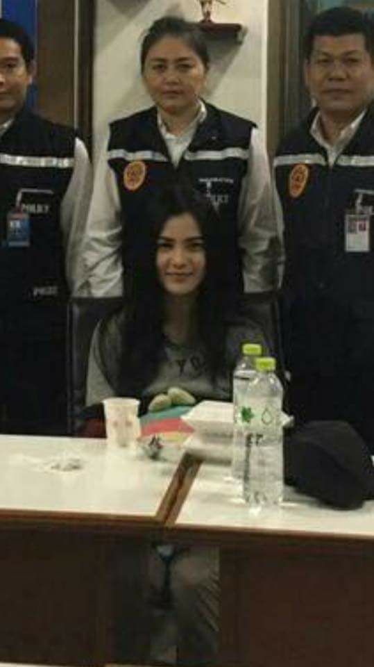 Nụ cười lạnh người và màn trang điểm khó hiểu của 3 nữ nghi phạm vụ giết người gây rúng động Thái Lan - Ảnh 4.